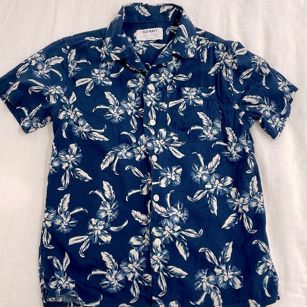 Old Navy boys vacation style button down short sleeve shirt